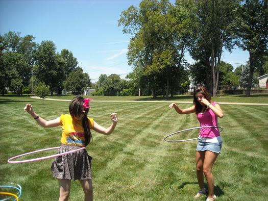 girls hula hooping